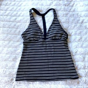 2/$25! ⭐️‎ NWOT Athleta Stripe Sahara Tankini Top
